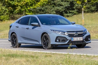 Honda Civic skiller sig ud fra mængden med sit anderledes design. Det er linjer, man enten elsker eller hader, og dermed er Civic en bil med stor personlighed.