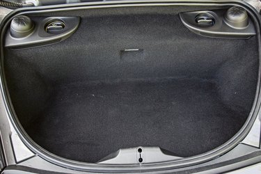 Bagagerummet bagi er kun på 125 liter, men er let tilgængeligt. Foran er der et bagagerum på 150 liter.