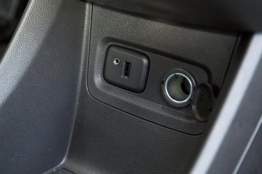 Under radioen har Opel Karl et 12-voltsudtag, USB-stik og AUX-lydindgang som standard.