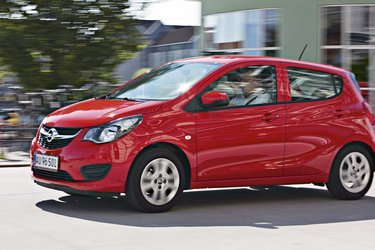 Opel Karl bygges i Syd- korea og er i princippet en afløser for Chevrolet Spark – begge mærker er en del af GM-koncernen. Chevrolet har forladt Europa, så nu tager Opel over.