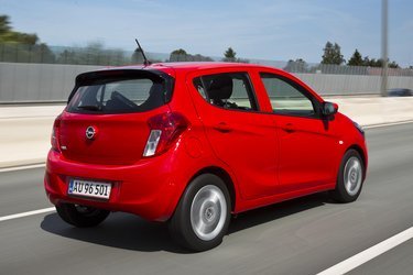 Opel Karl er designet uden de store armbevægelser, men ser pæn og gedigen ud. Man kan ikke „designe sin egen” som med f.eks. Toyota Aygo.