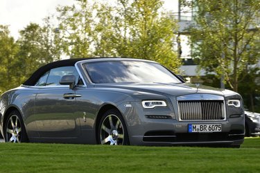 Dawn er mindste bil fra Rolls-Royce. Der er dog stadig fin plads til fire personer.
