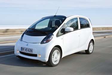 Trillingebilerne fra Mitsubishi, Citroën og Peugeot har kun små synlige forskelle som f.eks. logo på fronten.