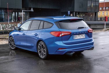 Trenden i 2019 er, at flere vælger SUV-modeller, men de har typisk bagagerummet placeret højt over vejbanen. Her er den traditionelle stationcar mere jordnær, og det er smart, hvis man skal have tunge ting eller en hund i bagagerummet.