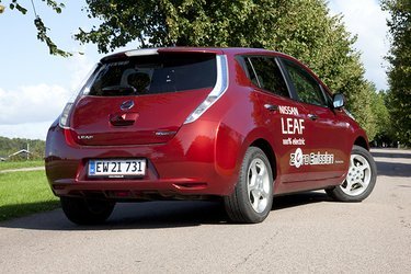 Leaf findes kun i én udstyrsversion, og den er til gengæld flot udstyret. Navigationsanlæg, klimaanlæg, fartpilot og meget andet er standard, og det gør kørslen til en god oplevelse.