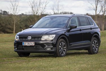 VW Tiguan lider under hård konkurrence – bl.a. er LED-forlygter ikke standard – men bilen er alligevel en, man hurtigt ender med at holde af.