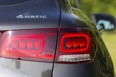 GLC fås både med tohjulstræk eller firehjulstræk. I alle tilfælde har bilen en nitrins automatgearkasse. Merprisen for firehjulstrækket er 50.000 kr.