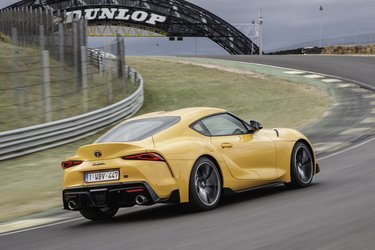 Toyota Supra er tilbage! Der er tale om en topersoners sportsvogn med en langsliggende, sekscylindret motor fortil og baghjulstræk. Præcis som vi kender Supra fra de fire foregående generationer.