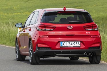 Bagkofangeren er i et mere sportsligt design. Du kan i øvrigt p.t. kun få N Line-versionerne til den almindelige hatchback-udgave af i30 og ikke til stationcaren.
