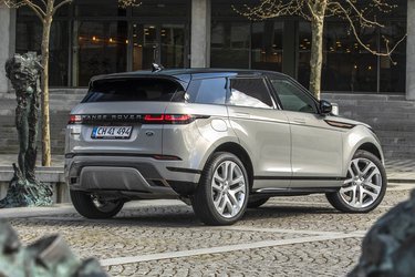 Range Rover Evoque er nu kommet i en helt ny generation med mere plads ved både bagsæde og bagagerum.