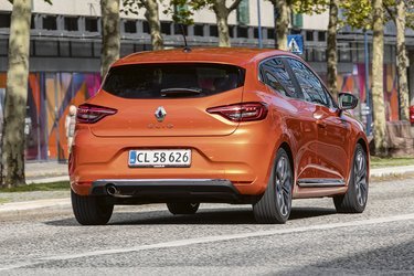 Renault Clio er en femdørs hatchback i mini-klassen. Dens konkurrenter er bl.a. Citroën C3, Peugeot 208 og VW Polo, men i det hele taget hører Clio til en bilklasse med rigtig mange modeller.