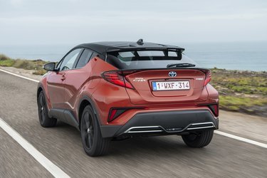 C-HR ser fortsat tememlig anderledes ud set bagfra.