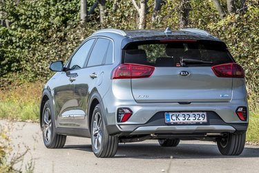 Niro-modellen findes i tre grader af elektrificering: Som almindelig hybrid, som plugin-hybrid (testbilen) og som ren elbil. Priserne er stort set ens, så du kan vælge motortype efter dit eget behov.