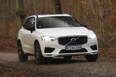 Volvo XC60 fås nu som mild-hybridbil med en dieselmotor, der er koblet sammen med en 48-Volt elmotor. Det øger køreglæden og mindsker forbruget.