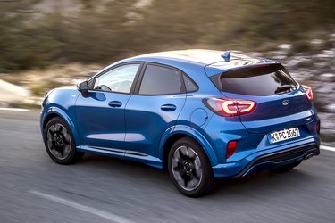 Ford Puma er bygget over Fiesta, men er blevet både længere, bredere og højere.