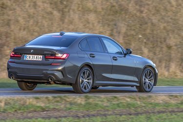 Endnu fås BMW 3-serien kun som denne firedørs sedan, men den store stationcar - Touring - dukker op senere på året.