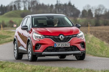 Captur er blevet større og mere komfortabel. Den er både behagelig, når man kører på en snoet landevej, og når man triller derudad på motorvejen.