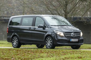 Mercedes-Benz V300d er en syvpersoners shuttlebus, der mest af alt egner sig til VIP-gæster.