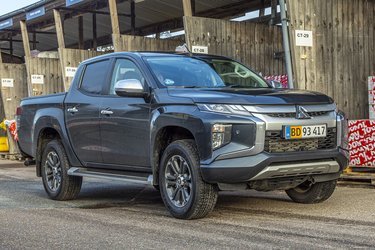 Mitsubishi L200 er en velvoksen pickup, der på papegøjeplader kan vække drømme om en vild bil til en beskeden pris. Men pas på, for regnestykket er mere kringlet end som så.