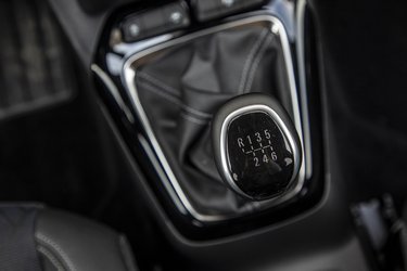 Gearskiftet i den sekstrins manuelle gearkasse går godt, heldigvis for du kan ikke få automatgear til dieselmotoren, så skal du vælge benzin eller elektrisk.