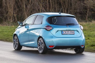 Udefra er der ikke stor forskel på denne nye Renault Zoe og dens forgænger. Men under skallen er der sket en hel del.