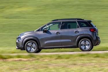 C3 Aircross ser i høj grad ud som en SUV med sin højde, plastpaneler og store tagrælinger.