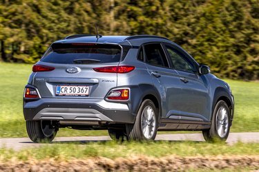 Hyundai Kona har et lidt rodet design med lygter flere steder og brug af mange materialer.