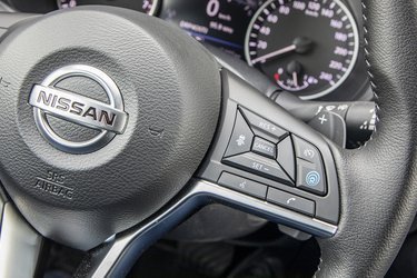 I denne testede udgave var der Propilot II, som er et system, der selv holder afstand til forankørende biler, og som selv fastholder bilen i vognbanen. Det fungerede mægtig godt.