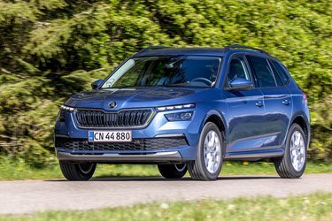 Skoda Kamiq placerer sig i gråzonen mellem en stationcar og en mini-SUV, men er en fornøjelse at køre i.
