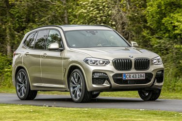 BMW X3 fås nu som plugin-hybrid, som kan køre på el, benzin eller begge dele. Vi kørte næsten 40 km på en opladning, før benzinmotoren måtte hjælpe til.