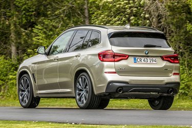 Den store BMW X3 30e er forsynet med firehjulstræk, der er aktiveret, både når bilen kører på el, og når den kører på benzin.