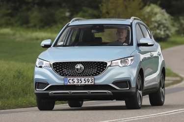 MG ZS EV er en fempersoners SUV-agtig elbil med forhjulstræk og en rækkevidde på 263 km ifølge fabrikstallet.