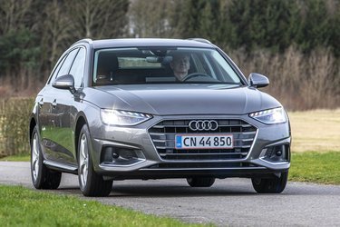 Audi A4 blev for nyligt faceliftet, og samtidig kom der nye udstyrsmodeller med nye navne. Denne A4 Avant 35 TDI har altid automatgear og er billigste motorvariant i modelfamilien.