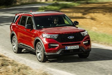 Ford Explorer kommer i to udgaver: En med normal undervogn, og en med sportsundervogn. Luftaffjedring fås ikke, og undervognen kan ikke justeres.