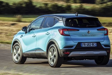 Udefra kan man stort set ikke se, at der er tale om en plugin-hybrid. Men Captur er første plugin-hybrid i mini-SUV-segmentet. Prisen begynder ved 260.000 kr.