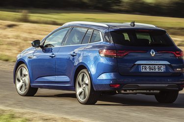 Renault Megane fås også med E-TECH teknikken og er en plugin-hybrid med samme specifikationer som Captur.