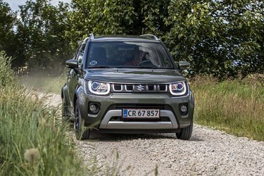 Suzuki Ignis Hybrid gør det ganske fint på dårlige veje.