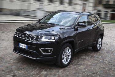 Udefra er der ikke meget, der afslører, at denne Jeep Compass er en plugin-hybrid.
