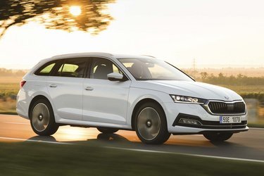 Skoda Octavia fås også som en rummelig stationcar, der nu kommer i en udgave med plugin-hybrid-teknik.