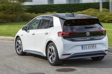 ID.3 ser ind- og udvendigt lidt mere futuristisk ud end de fleste benzin- og dieseldrevne biler. Helt så hightech som konkurrenten Tesla virker den dog ikke.