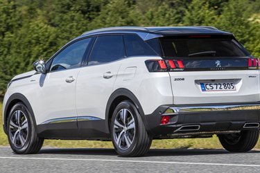 3008 er en utrolig vellykket SUV-model med god kabineplads og et flot design. Plugin-hybriden er en spændende motorvariant, men overvej den lille udgave i stedet for topmodellen. 