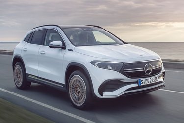Mercedes-Benz EQA er mindste elbil fra den tyske koncern. Den minder om GLA i størrelse, men her er brændstofmotor og tank skiftet ud med en elmotor og batteri på 66,5 kWh.