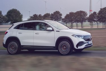 Akselafstanden på 272,9 cm er præcis den samme som i udgangspunktet, GLA. Til gengæld er bagagerummet lidt mindre i elbilen: 340 liter mod GLA’s 425 liter.
