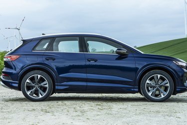 Med en længde på 4,6 meter og en akselafstand på 2,76 meter er der blevet ret korte udhæng både for og bag. Tagræling er standard på SUV-udgaven, men ikke på den mere coupeagtige Sportback, der kommer senere på året.