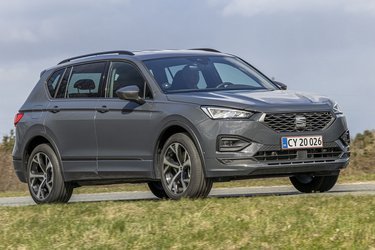 Seat Tarraco er en ret stor SUV, der oprindeligt er bygget, så den har plads til syv personer. I denne plugin hybrid-udgave er der dog kun fem sæder, da der også skal være plads til batteriet.