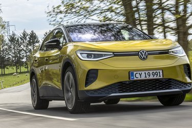 Fronten på ID.4 er imødekommende, ja nærmest smilende, og skiller sig dermed ret meget ud fra de andre tilsvarende elbiler fra Audi og Skoda.