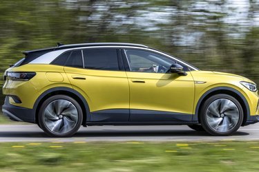 VW ID.4 er anden dedikerede elbil fra den tyske bilproducent, og den deler platform med Skoda Enyaq og Audi Q4 e-tron.