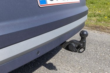 Et anhængertræk kan tilkøbes, og dte er af den smarte type, der svinger ud, når man hiver i en knap i bagagerummet. Trækket er udstyret med 13-polet stik. Bilen må trække 1.000 kg, og trækket koster i runde tal 8.000 kroner.