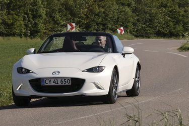 MX-5 har fra 1989 været kendetegnet ved køreglæde – især på mindre snoede landeveje. Hver generation er blevet forfinet, og køreglæden har aldrig stået stærkere end nu. 