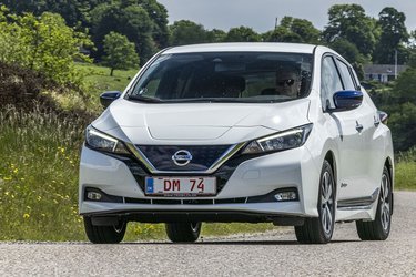 Nissan Leaf er nogle år gammel, og det mærkes på lademuligheder og rækkevidde. Til gengæld er prisen nu blevet yderst favorabel.